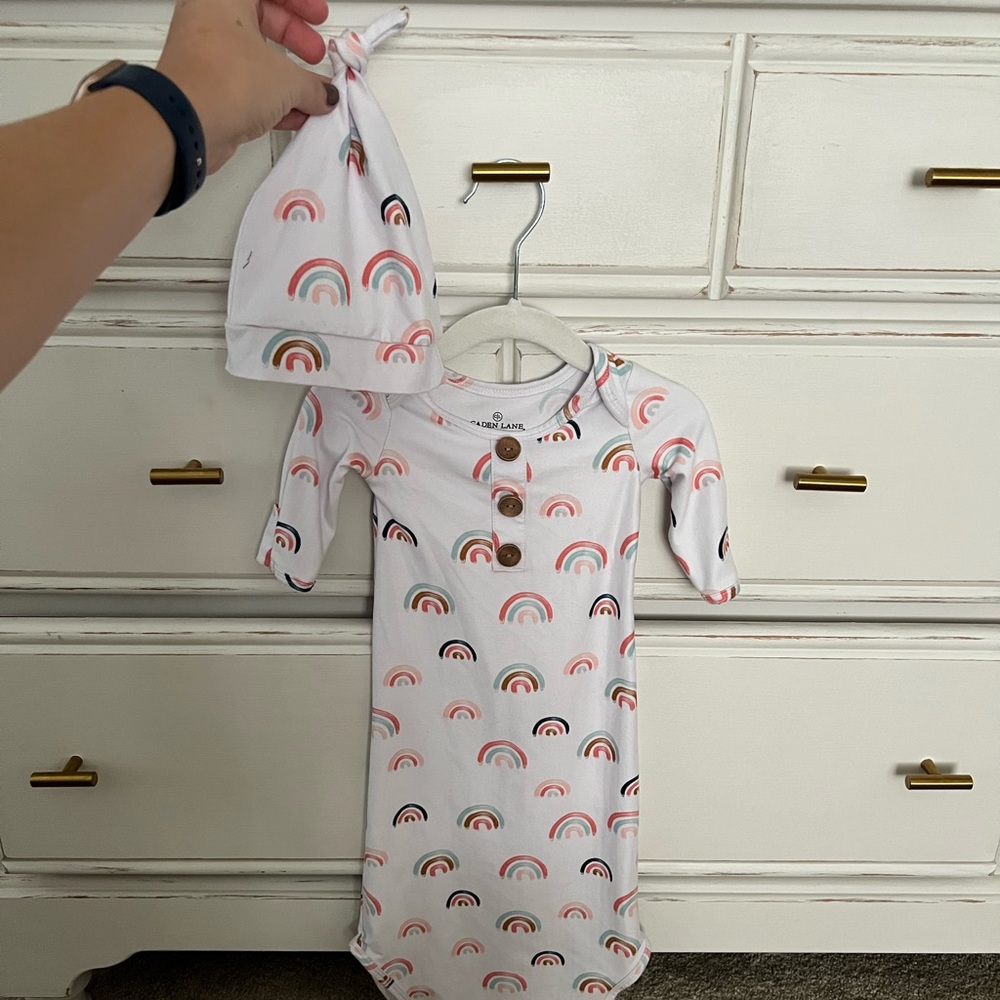Adorable Caden Lane knotted gown + matching hat